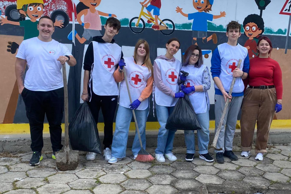 
Доброволците на БМЧК-Ямбол се включиха в Национална кампания „Умножи доброто“ по повод отбелязването на Денят на Земята. Целта на кампанията е да насочи...